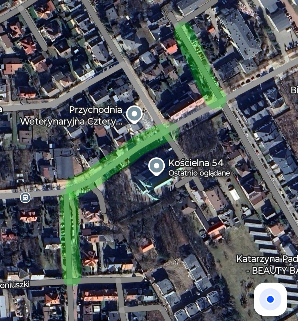 Mapa parkingu przy kościele - zielone oznaczenia wskazują miejsca, gdzie najlepiej zaparkować